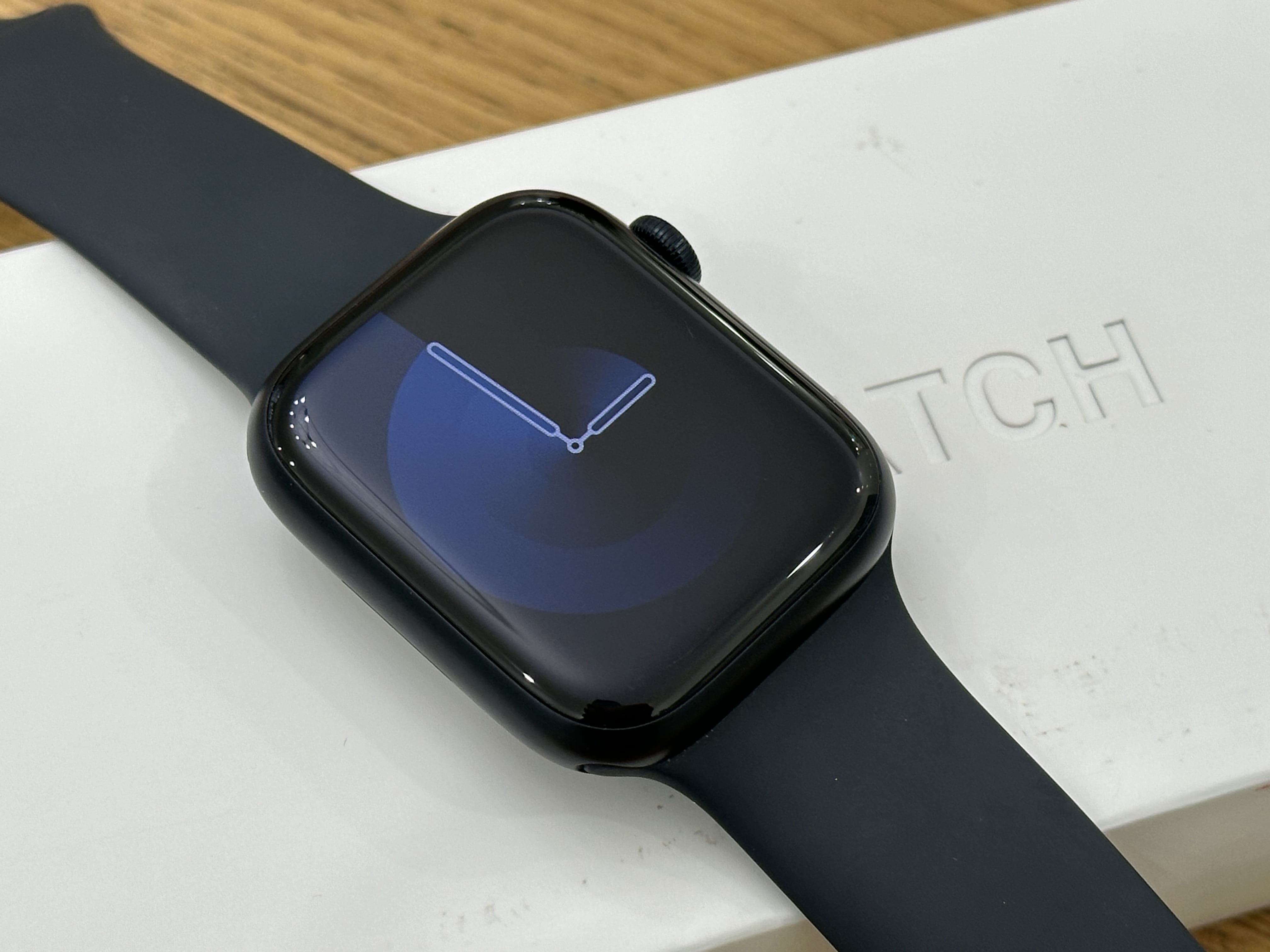 Apple Watch Series 8, 45мм, корпус из алюминия цвета «Тёмная ночь»