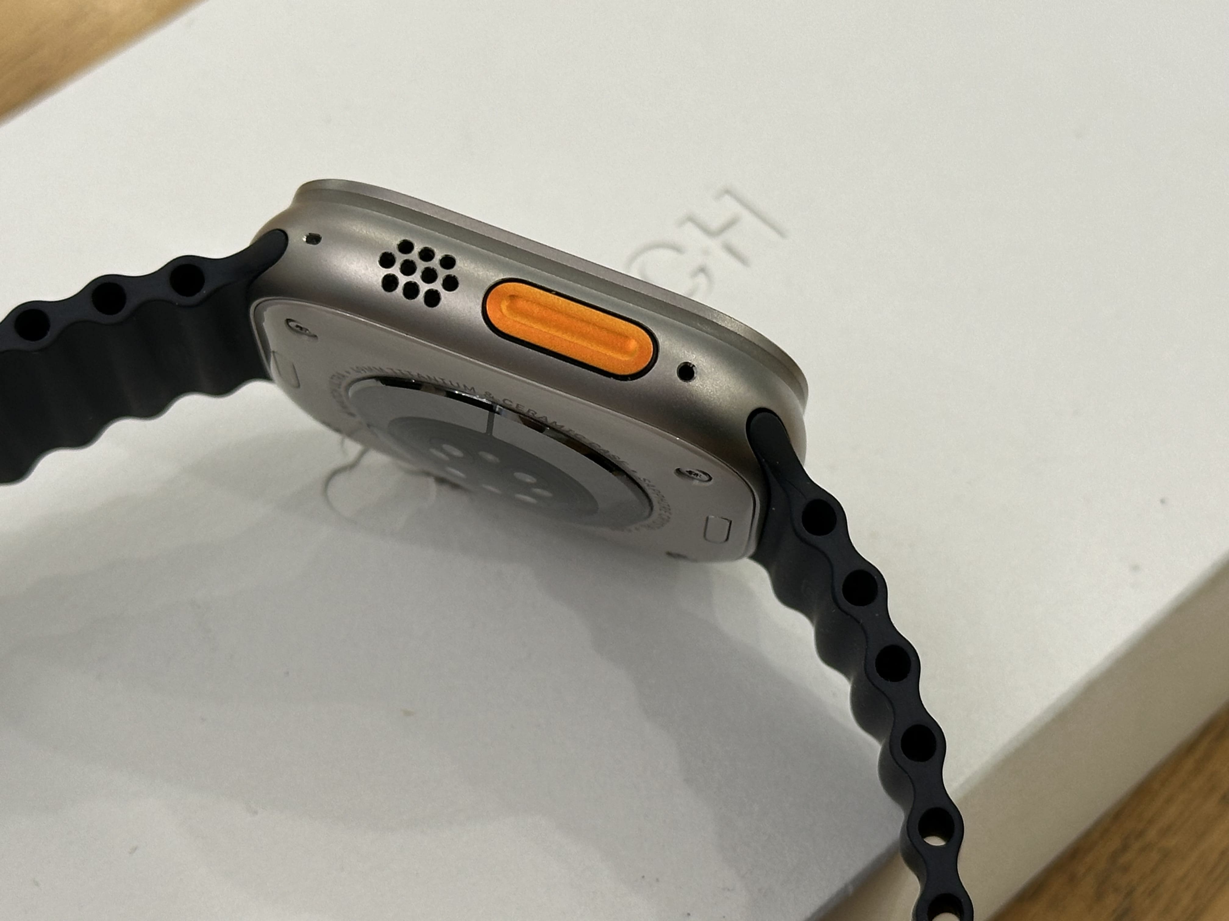Apple Watch Ultra 49 мм, корпус из титана